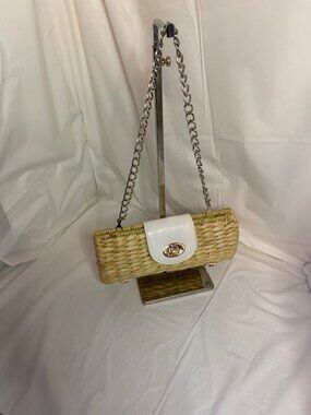 Kelly & Katie clamshell straw shoulder/clutch bag, Tan and white, w/chain strap
